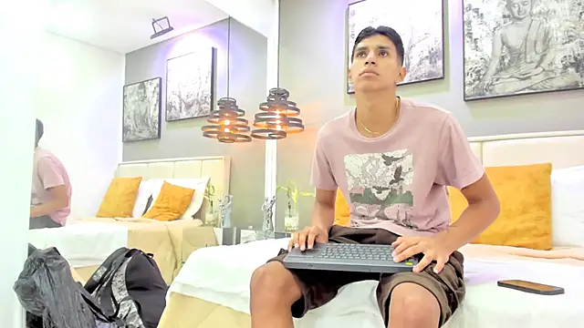 Snapshot of kieran_derek chatting on October 2025 03:17:02 AM kieran derek online show from October 2025 03:17:02 AM