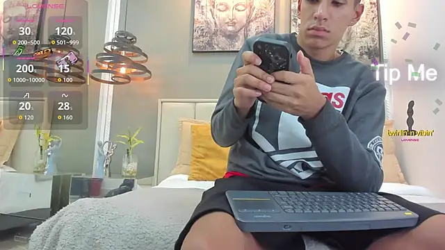 Snapshot of kieran_derek chatting on November 2025 03:34:01 AM kieran derek online show from November 2025 03:34:01 AM