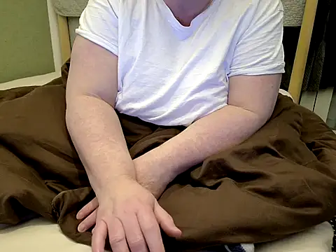 Snapshot of MarthaBriest chatting on April 2026 04:39:01 AM MarthaBriest online show from April 2026 04:39:01 AM