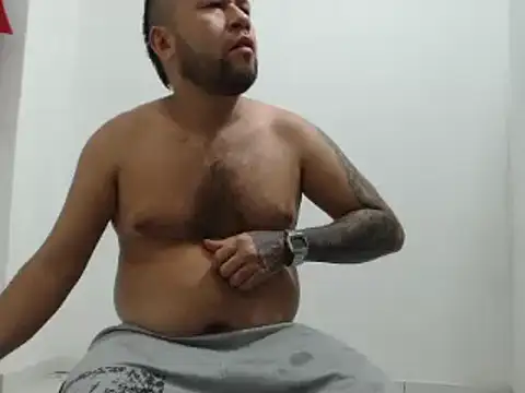 Snapshot of very2_sexy chatting on December 2024 08:40:02 AM very2 sexy online show from December 2024 08:40:02 AM