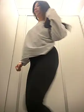 Tisha Busty online show from September 2025 01:02:01 PM