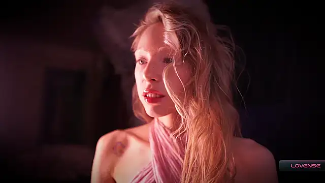 Snapshot of _Phantom_thread_ chatting on November 2025 01:11:01 PM Phantom thread online show from November 2025 01:11:01 PM