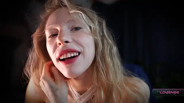 Snapshot of _Phantom_thread_ chatting on December 2025 08:56:02 AM Phantom thread online show from December 2025 08:56:02 AM