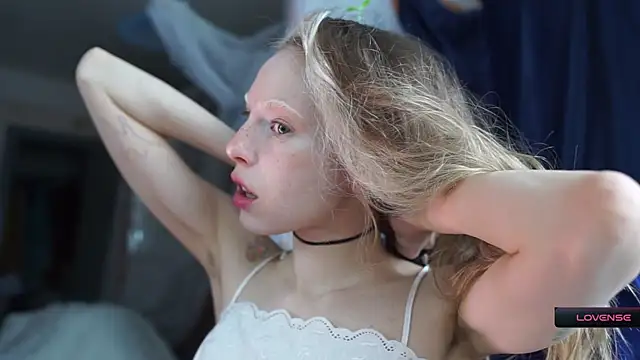 Snapshot of _Phantom_thread_ chatting on March 2026 08:42:01 AM Phantom thread online show from March 2026 08:42:01 AM