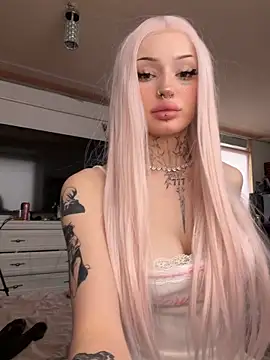Snapshot of madelinexx chatting on June 2026 09:33:02 AM madelinexx online show from June 2026 09:33:02 AM