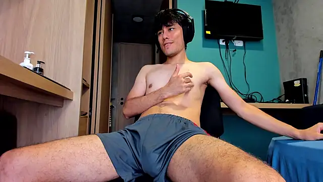 Huge latin cock online show from May 2026 09:35:02 PM