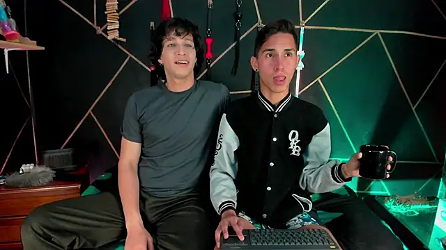 Snapshot of MillersKink chatting on December 2025 04:31:02 AM MillersKink online show from December 2025 04:31:02 AM