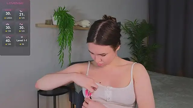 Roxie Mils online show from February 2025 03:26:01 PM