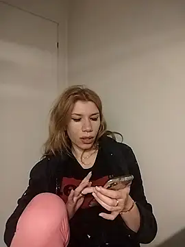 Snapshot of EvaRush chatting on December 2025 09:54:01 PM EvaRush online show from December 2025 09:54:01 PM