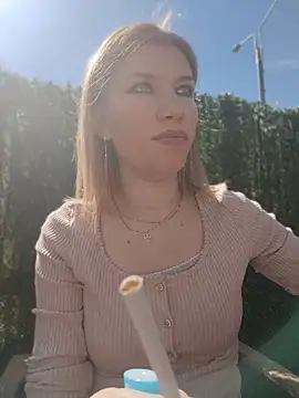 EvaRush online show from April 2026 12:17:01 PM