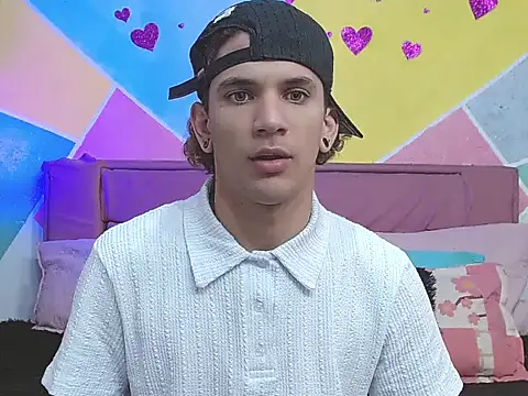 Snapshot of tylor_boy chatting on September 2025 02:33:02 AM tylor boy online show from September 2025 02:33:02 AM