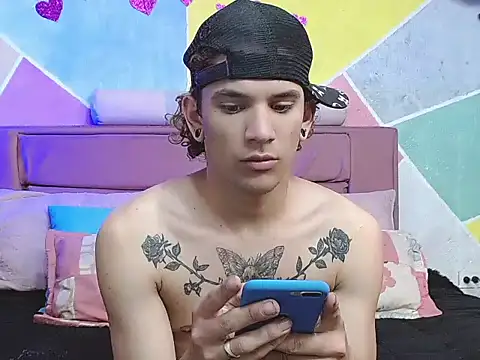 Snapshot of tylor_boy chatting on September 2025 03:33:02 AM tylor boy online show from September 2025 03:33:02 AM