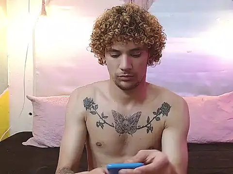 Snapshot of tylor_boy chatting on December 2025 04:17:02 AM tylor boy online show from December 2025 04:17:02 AM