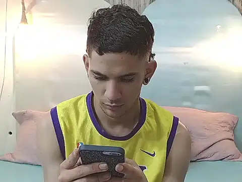 Snapshot of tylor_boy chatting on December 2025 08:49:02 PM tylor boy online show from December 2025 08:49:02 PM