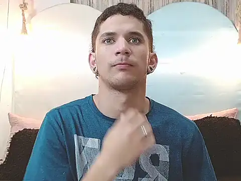 Snapshot of tylor_boy chatting on December 2025 03:56:02 AM tylor boy online show from December 2025 03:56:02 AM