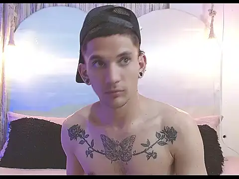 Snapshot of tylor_boy chatting on January 2026 03:45:01 AM tylor boy online show from January 2026 03:45:01 AM