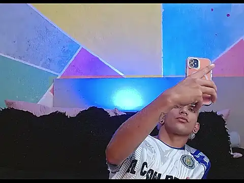 Snapshot of tylor_boy chatting on February 2026 02:45:01 AM tylor boy online show from February 2026 02:45:01 AM