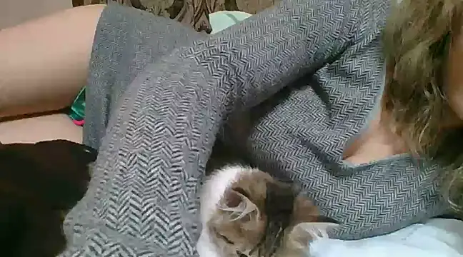 Snapshot of Emma_99 chatting on February 2025 11:32:01 AM Emma 99 online show from February 2025 11:32:01 AM