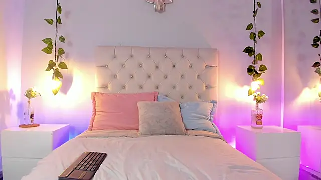 Isabella Flowers online show from January 2025 08:37:01 PM