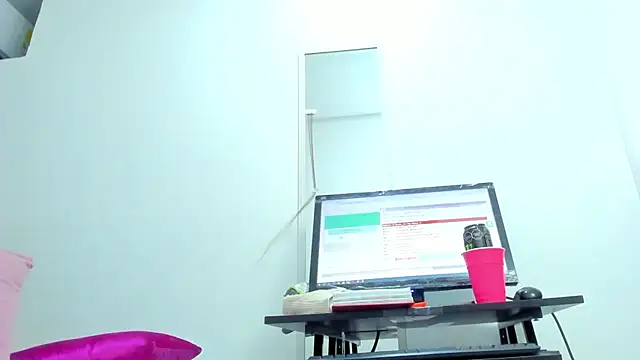 Snapshot of Dalia_20 chatting on February 2025 01:37:01 AM Dalia 20 online show from February 2025 01:37:01 AM