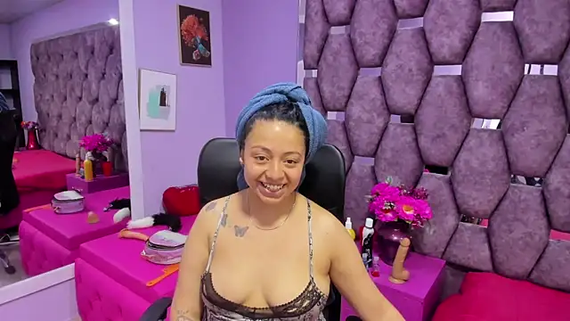 Snapshot of slut_anal_ chatting on January 2025 01:39:01 PM slut anal online show from January 2025 01:39:01 PM