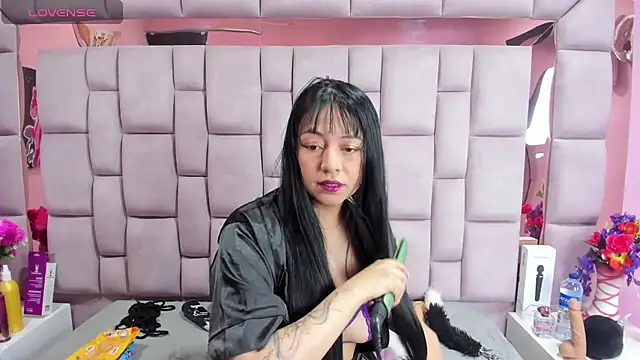 Snapshot of slut_anal_ chatting on March 2025 09:13:02 PM slut anal online show from March 2025 09:13:02 PM