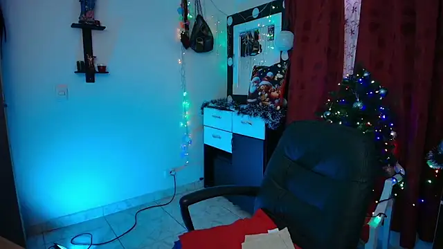 Snapshot of TinnaDawsom chatting on December 2024 10:12:01 PM TinnaDawsom online show from December 2024 10:12:01 PM