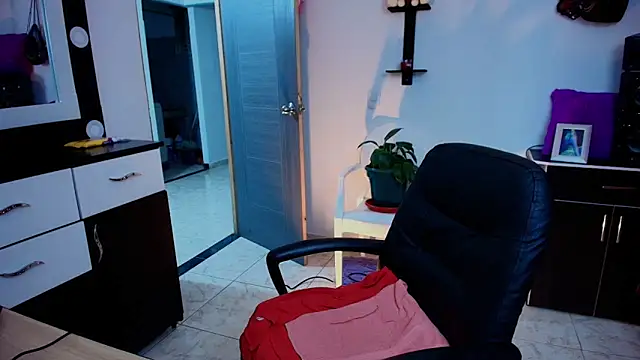 Snapshot of TinnaDawsom chatting on January 2025 02:06:02 AM TinnaDawsom online show from January 2025 02:06:02 AM