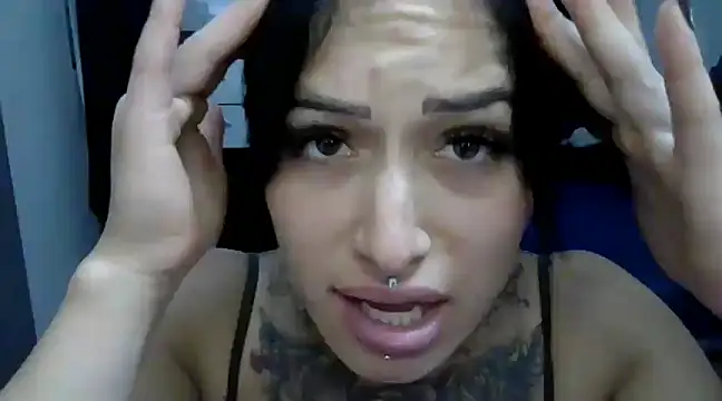 Snapshot of TinnaDawsom chatting on March 2025 10:53:01 PM TinnaDawsom online show from March 2025 10:53:01 PM