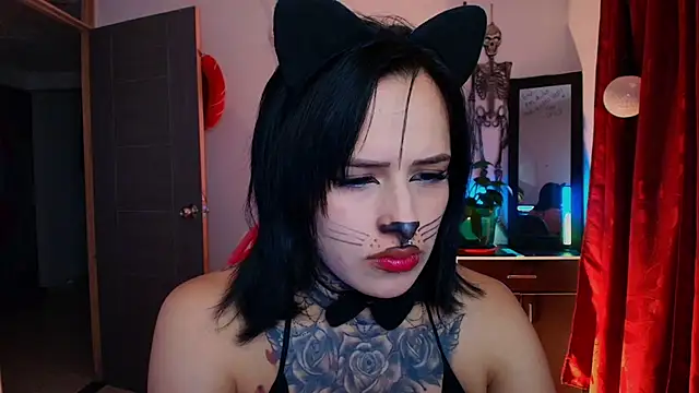 Snapshot of TinnaDawsom chatting on October 2025 11:27:01 PM TinnaDawsom online show from October 2025 11:27:01 PM