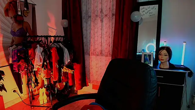 Snapshot of TinnaDawsom chatting on November 2025 12:13:01 AM TinnaDawsom online show from November 2025 12:13:01 AM