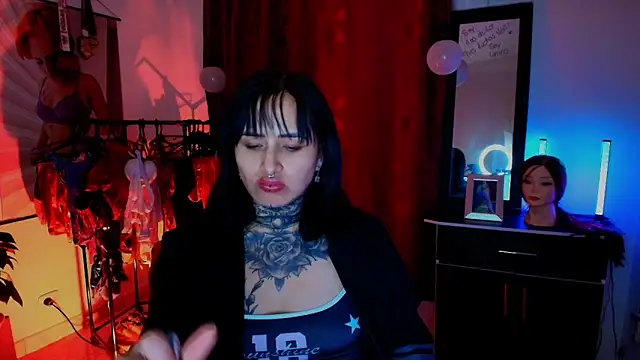 Snapshot of TinnaDawsom chatting on December 2025 01:46:02 AM TinnaDawsom online show from December 2025 01:46:02 AM