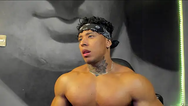 Snapshot of bradley_smith chatting on February 2025 07:54:02 AM bradley smith online show from February 2025 07:54:02 AM