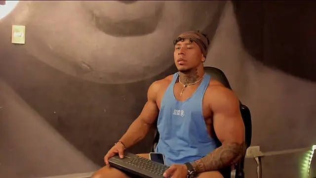 Snapshot of bradley_smith chatting on February 2025 06:15:02 PM bradley smith online show from February 2025 06:15:02 PM