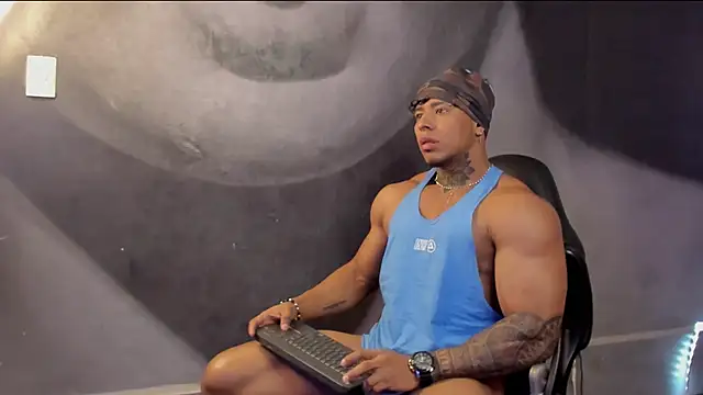 Snapshot of bradley_smith chatting on February 2025 08:27:02 AM bradley smith online show from February 2025 08:27:02 AM