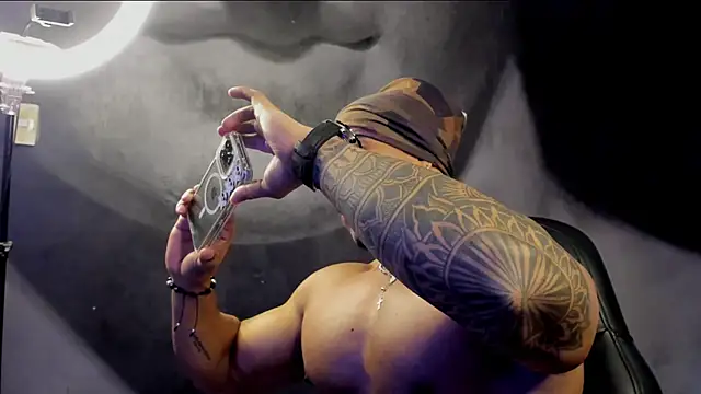 Snapshot of bradley_smith chatting on February 2025 01:36:02 AM bradley smith online show from February 2025 01:36:02 AM