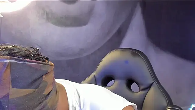 Snapshot of bradley_smith chatting on February 2025 03:34:02 AM bradley smith online show from February 2025 03:34:02 AM