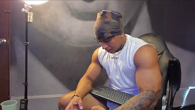 Snapshot of bradley_smith chatting on February 2025 06:40:01 AM bradley smith online show from February 2025 06:40:01 AM