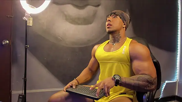 Snapshot of bradley_smith chatting on February 2025 01:57:01 PM bradley smith online show from February 2025 01:57:01 PM