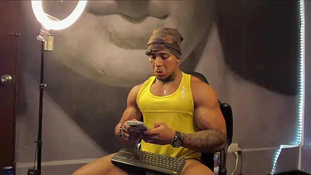 Snapshot of bradley_smith chatting on February 2025 05:13:02 PM bradley smith online show from February 2025 05:13:02 PM