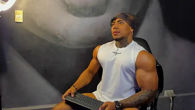 Snapshot of bradley_smith chatting on March 2025 07:16:01 AM bradley smith online show from March 2025 07:16:01 AM