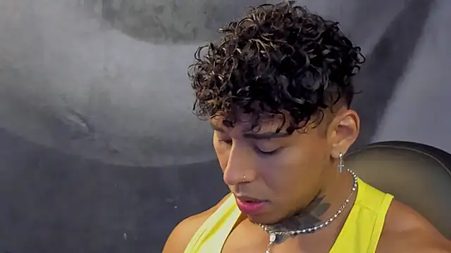 Snapshot of bradley_smith chatting on March 2025 05:08:01 AM bradley smith online show from March 2025 05:08:01 AM