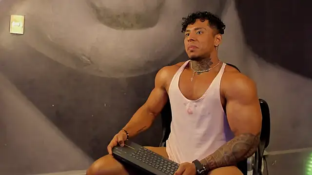 Snapshot of bradley_smith chatting on March 2025 03:48:02 AM bradley smith online show from March 2025 03:48:02 AM