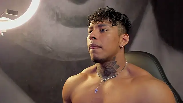 Snapshot of bradley_smith chatting on March 2025 03:18:02 PM bradley smith online show from March 2025 03:18:02 PM