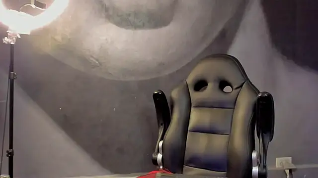 Snapshot of bradley_smith chatting on March 2025 06:22:01 PM bradley smith online show from March 2025 06:22:01 PM