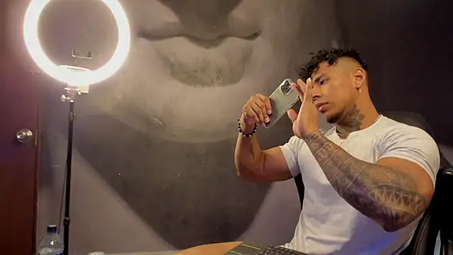 Snapshot of bradley_smith chatting on March 2025 02:47:01 AM bradley smith online show from March 2025 02:47:01 AM