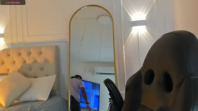 Snapshot of bradley_smith chatting on September 2025 02:57:02 AM bradley smith online show from September 2025 02:57:02 AM