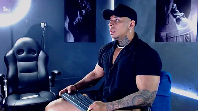 Snapshot of bradley_smith chatting on October 2025 01:48:02 AM bradley smith online show from October 2025 01:48:02 AM