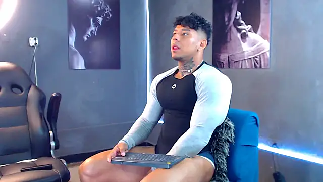 Snapshot of bradley_smith chatting on October 2025 07:30:01 AM bradley smith online show from October 2025 07:30:01 AM