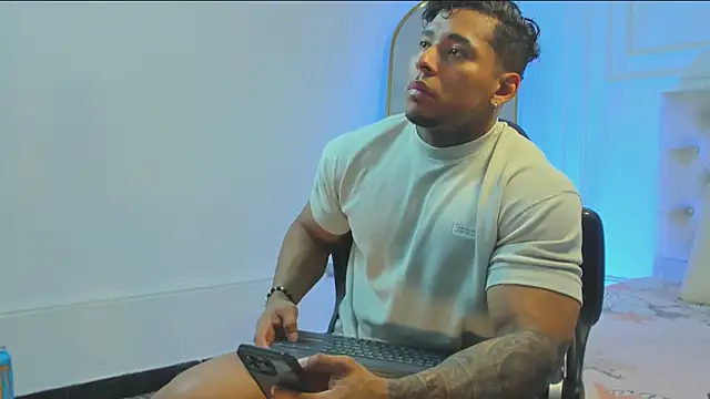 Snapshot of bradley_smith chatting on October 2025 08:37:01 AM bradley smith online show from October 2025 08:37:01 AM